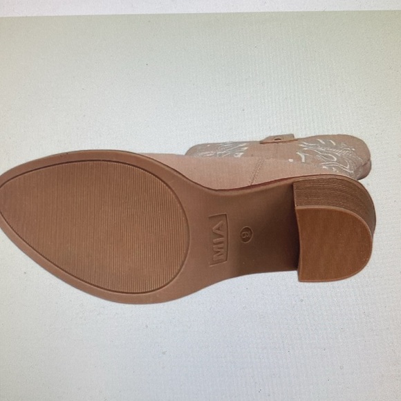 🎉SALE🎉*LastPair*MIATaleyTallWesternBootsNIB NWTBlushSize9 EmbroideredFauxLeather - Picture 3 of 9